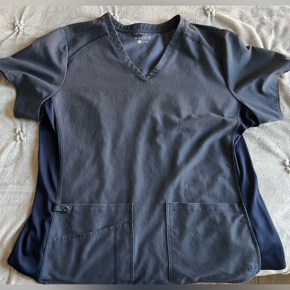 Med couture women’s 2XL scrub top